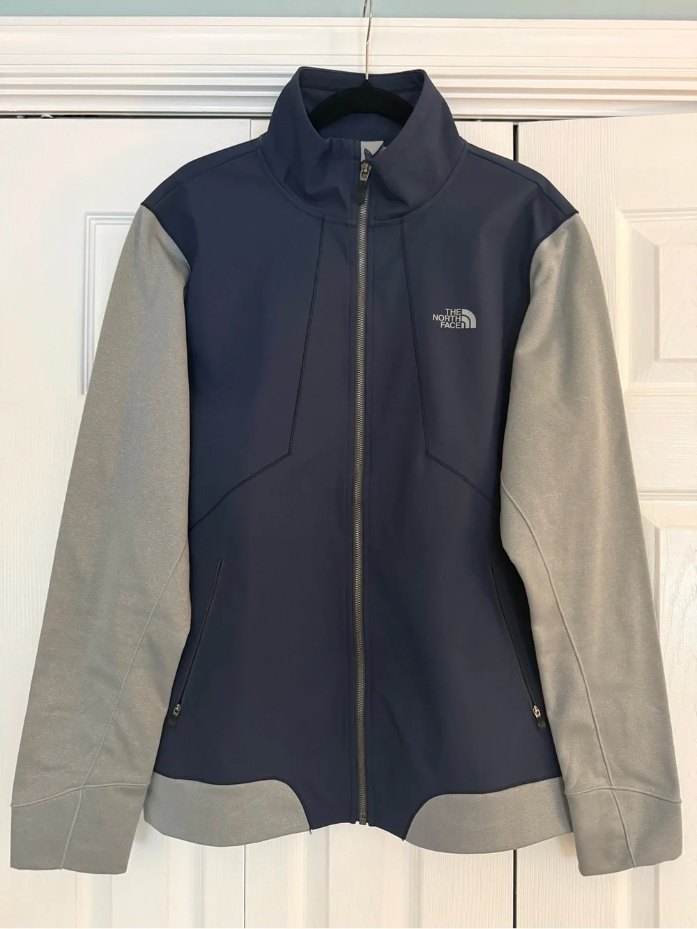 The North Face Men’s Navy & Light Gray Softshell Jacket